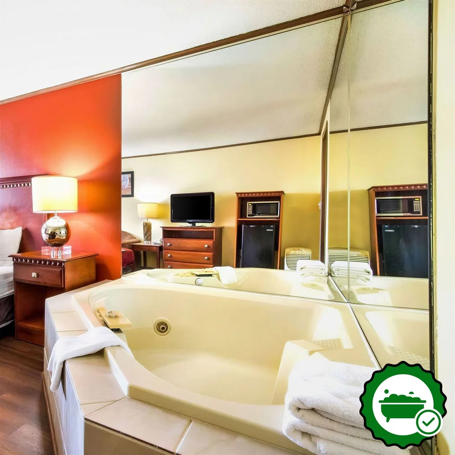 Econo Lodge - Verified Jacuzzi In-Room