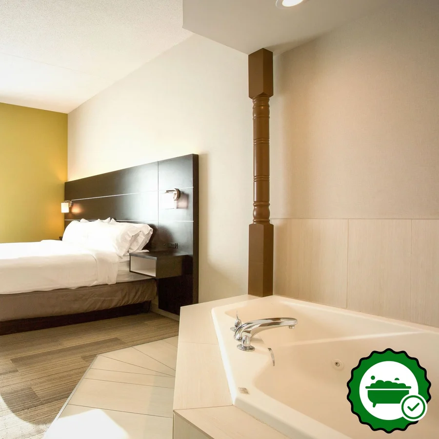 Holiday Inn Express & Suites Reading Airport, an IHG hotel - Verified Jacuzzi In-Room