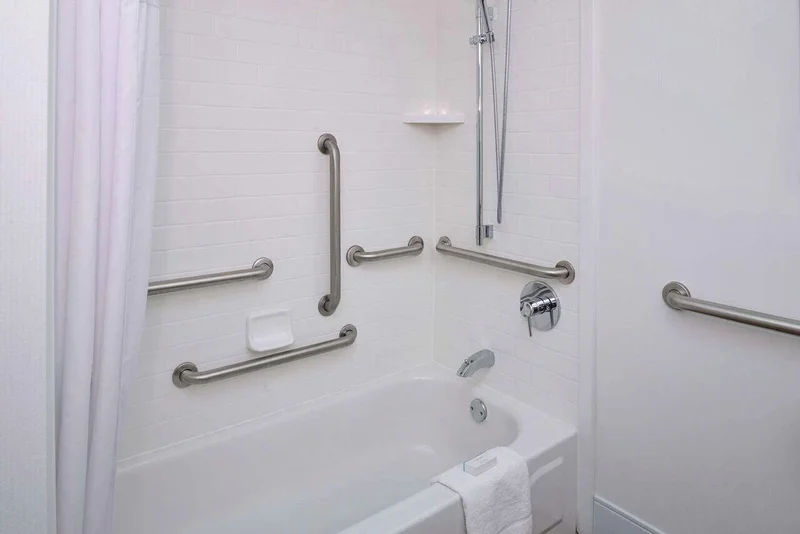 Hampton Inn Carbondale - Featured hot tub