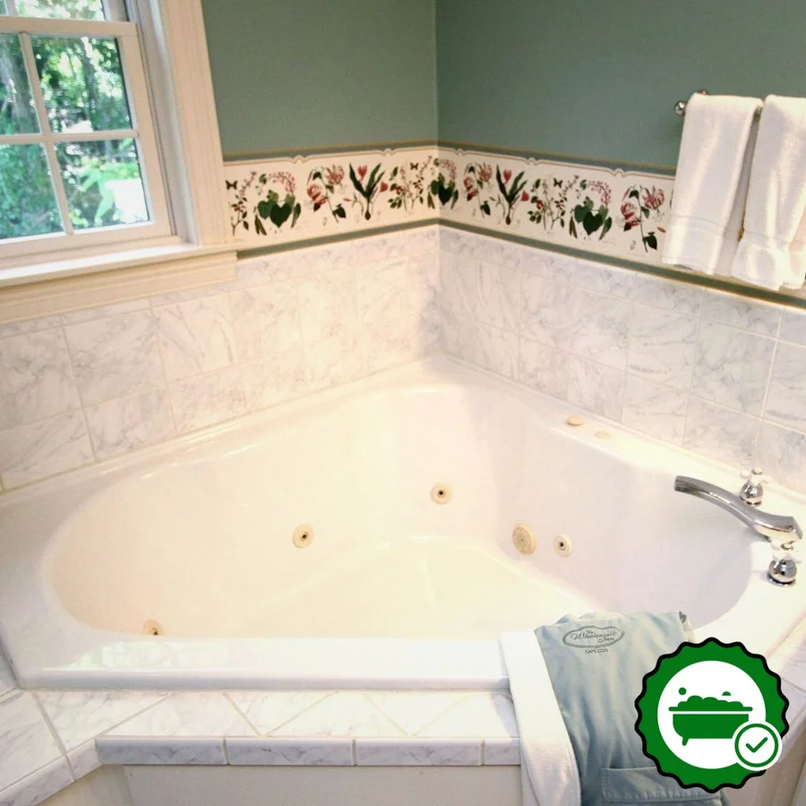 Whalewalk Inn & Spa - Verified Jacuzzi In-Room
