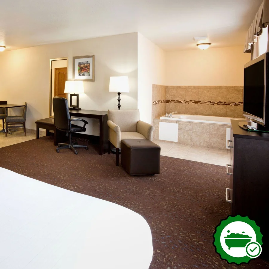 Holiday Inn Express & Suites Aberdeen By IHG - Verified Jacuzzi In-Room