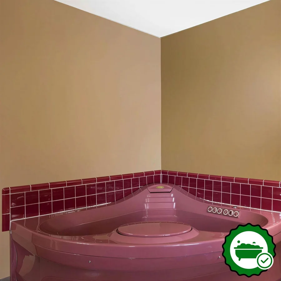 Super 8 by Wyndham Baker City - Verified Jacuzzi In-Room
