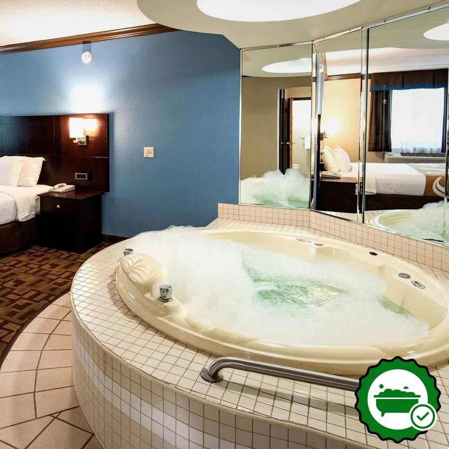 Quality Inn & Suites  Quakertown - Verified Jacuzzi In-Room