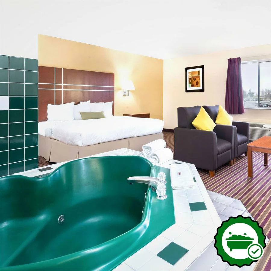 Baymont by Wyndham Bowling Green - Verified Jacuzzi In-Room