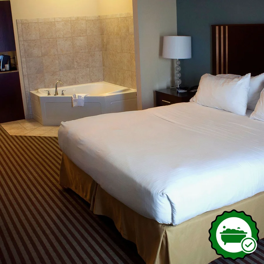 Holiday Inn Express & Suites Youngstown West - Austintown By IHG - Verified Jacuzzi In-Room