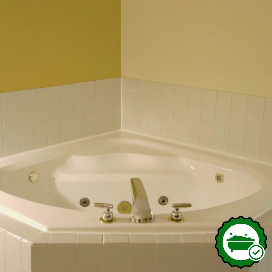 Baymont by Wyndham Mason - Verified Jacuzzi In-Room