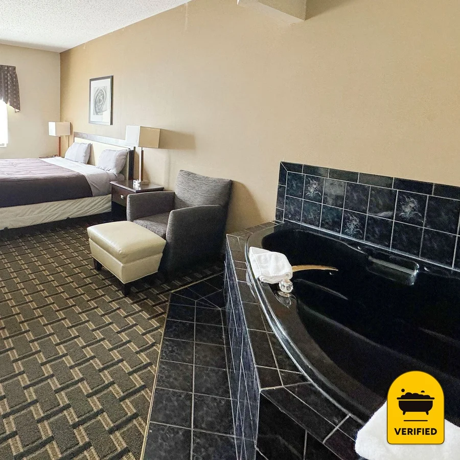 Fairbridge Inn & Suites Batavia - Darien Amusement Park: the Premium King Jetted Tub Suite in Batavia, NY