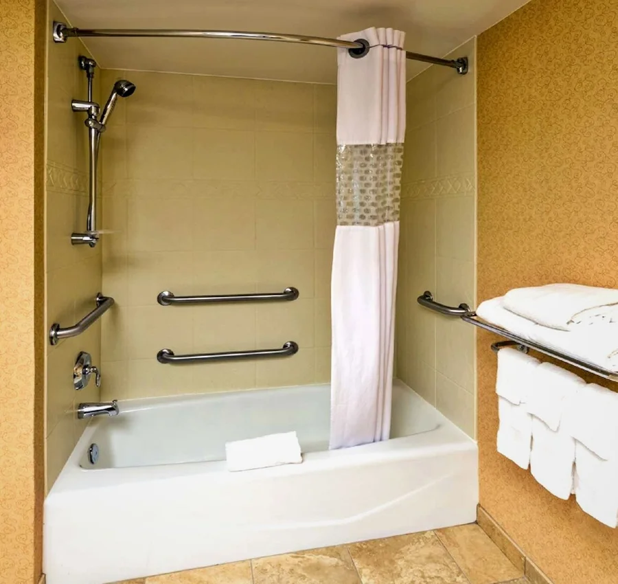 Hampton Inn By Hilton Rockford - Featured hot tub