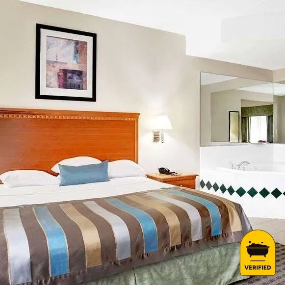 Wingate by Wyndham Atlanta/Fairburn: the Deluxe Studio Suite with Hot Tub in Fairburn, GA