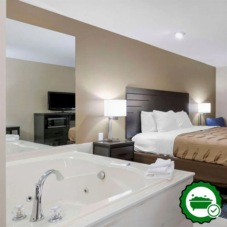 Rodeway Inn - Verified Jacuzzi In-Room