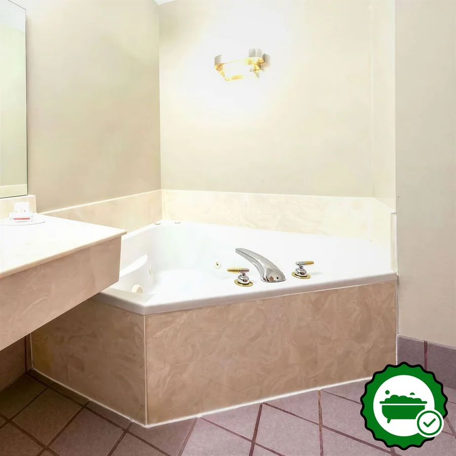 Super 8 by Wyndham Pevely - Verified Jacuzzi In-Room