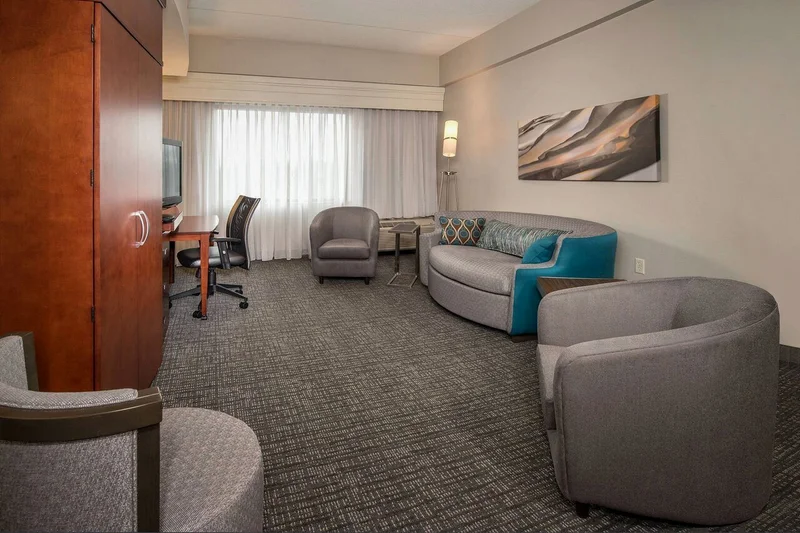 Courtyard Hagerstown - Guest Room image