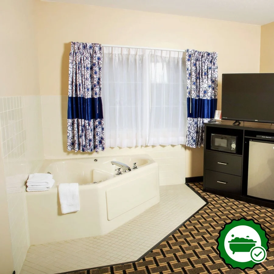Dutch Inn and Suites - Verified Jacuzzi In-Room