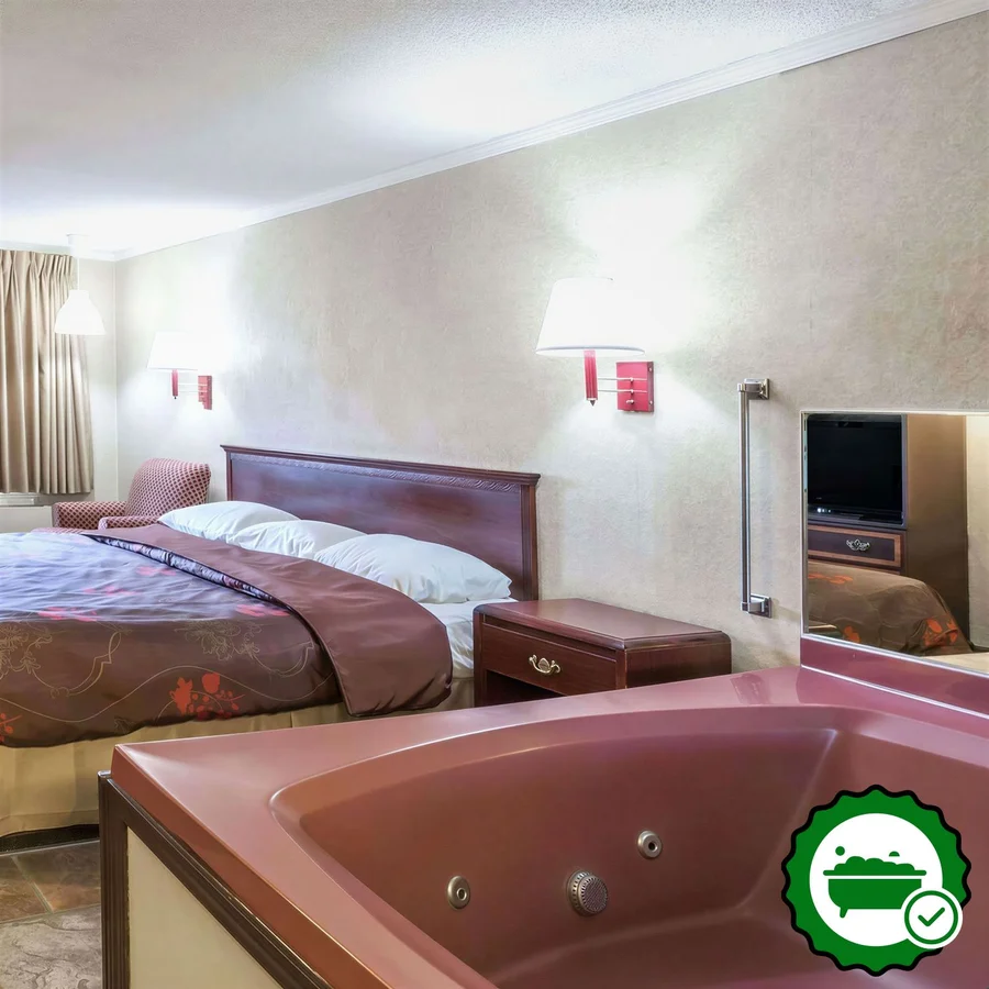 Knights Inn Farmington Hill - Verified Jacuzzi In-Room