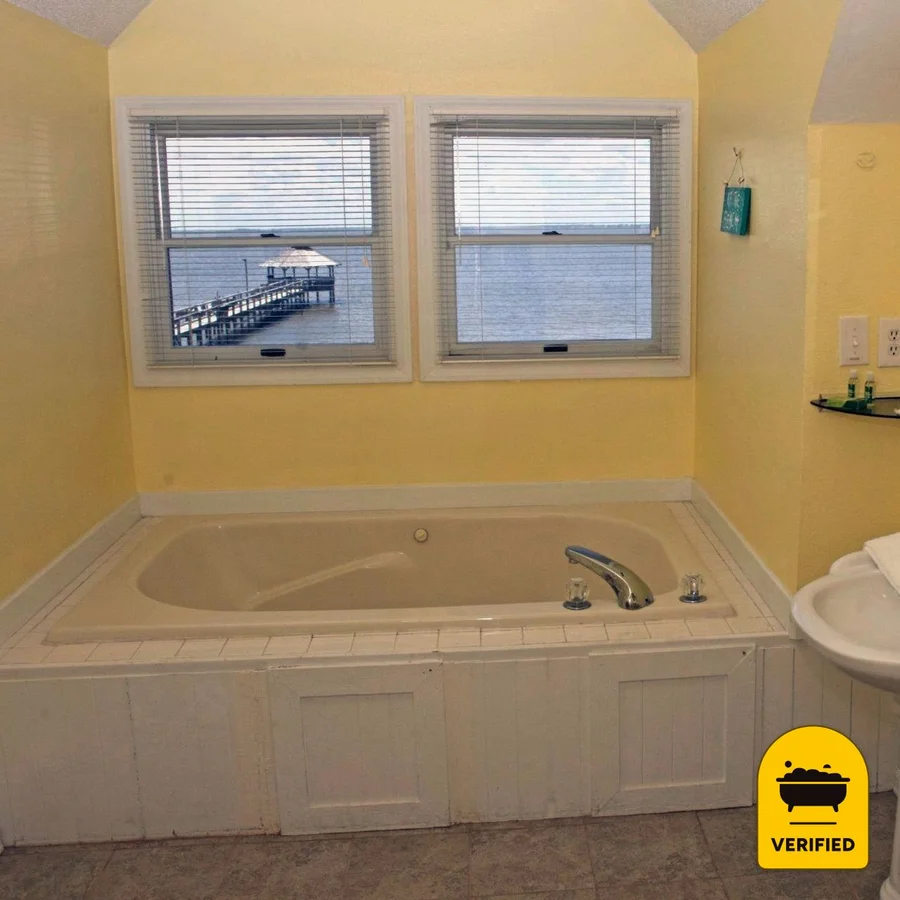 Inn at Corolla Light: the Soundfront King in Corolla, NC