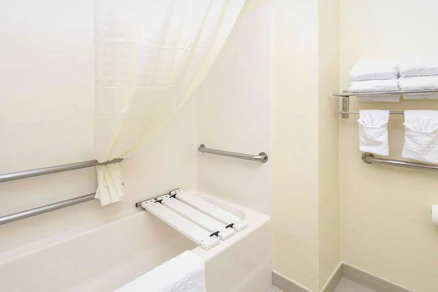 Best Western Concord Inn & Suites - Featured hot tub