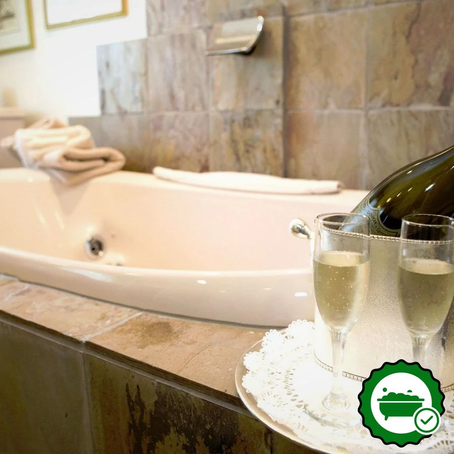 Belvedere Inn & Restaurant - Verified Jacuzzi In-Room