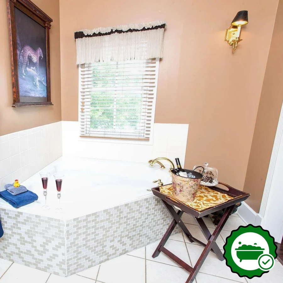 Carriage Way Centennial - Verified Jacuzzi In-Room