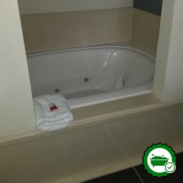 Baymont by Wyndham Franklin / Cool Springs - Verified Jacuzzi In-Room