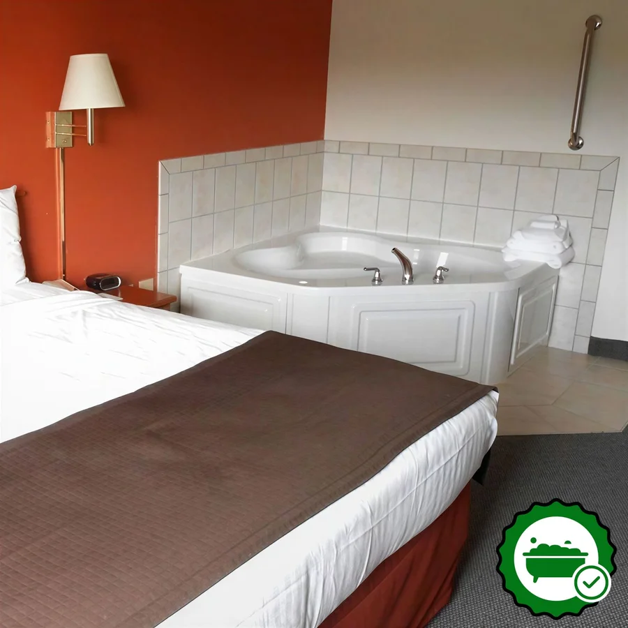 AmericInn by Wyndham Wausau - Verified Jacuzzi In-Room