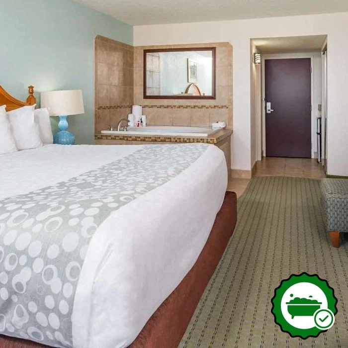Ramada Plaza by Wyndham Nags Head Oceanfront - Verified Jacuzzi In-Room