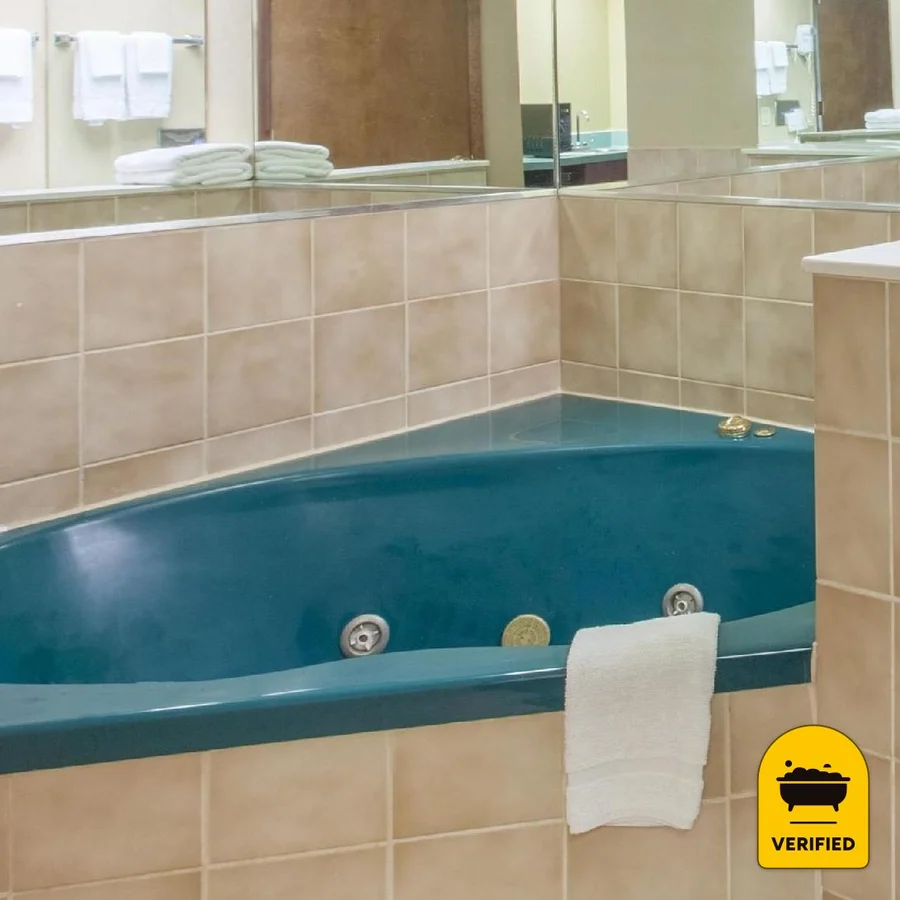 SureStay By Best Western Lenoir City: the King Whirlpool Suite in Lenoir City, TN