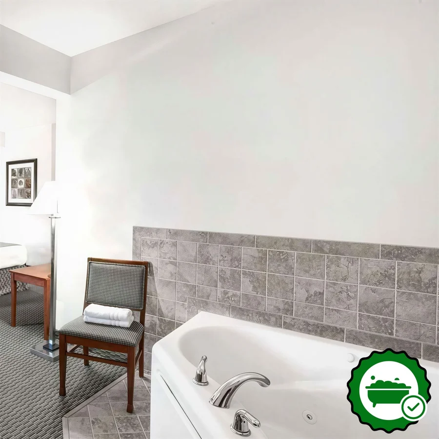 Days Inn By Wyndham Carroll - Verified Jacuzzi In-Room