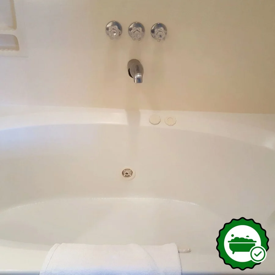 Edgewater Inn - Verified Jacuzzi In-Room