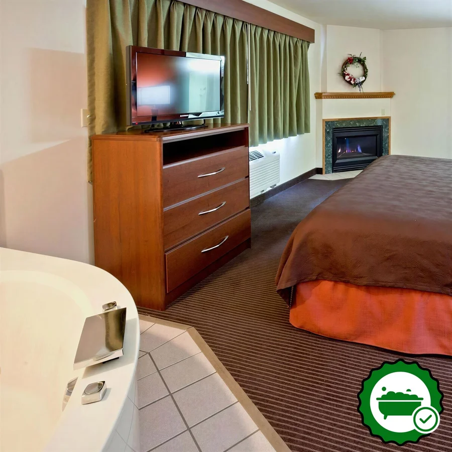 AmericInn by Wyndham Coon Rapids - Verified Jacuzzi In-Room