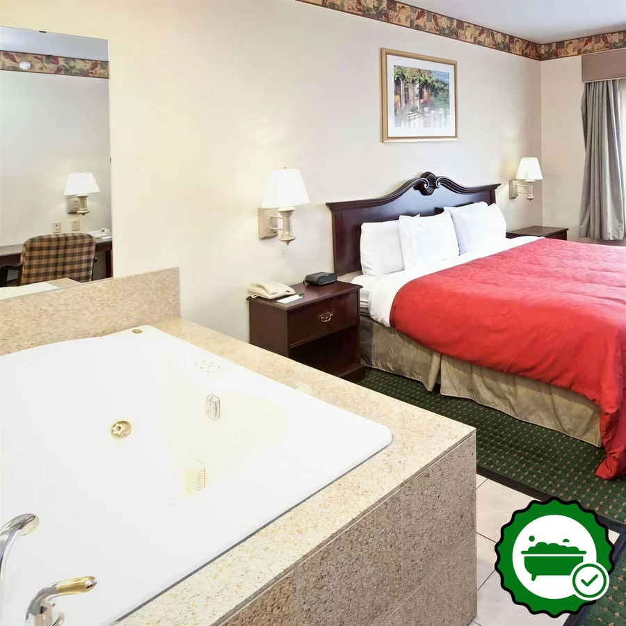 Country Inn & Suites by Radisson, Elkhart North, IN - Verified Jacuzzi In-Room