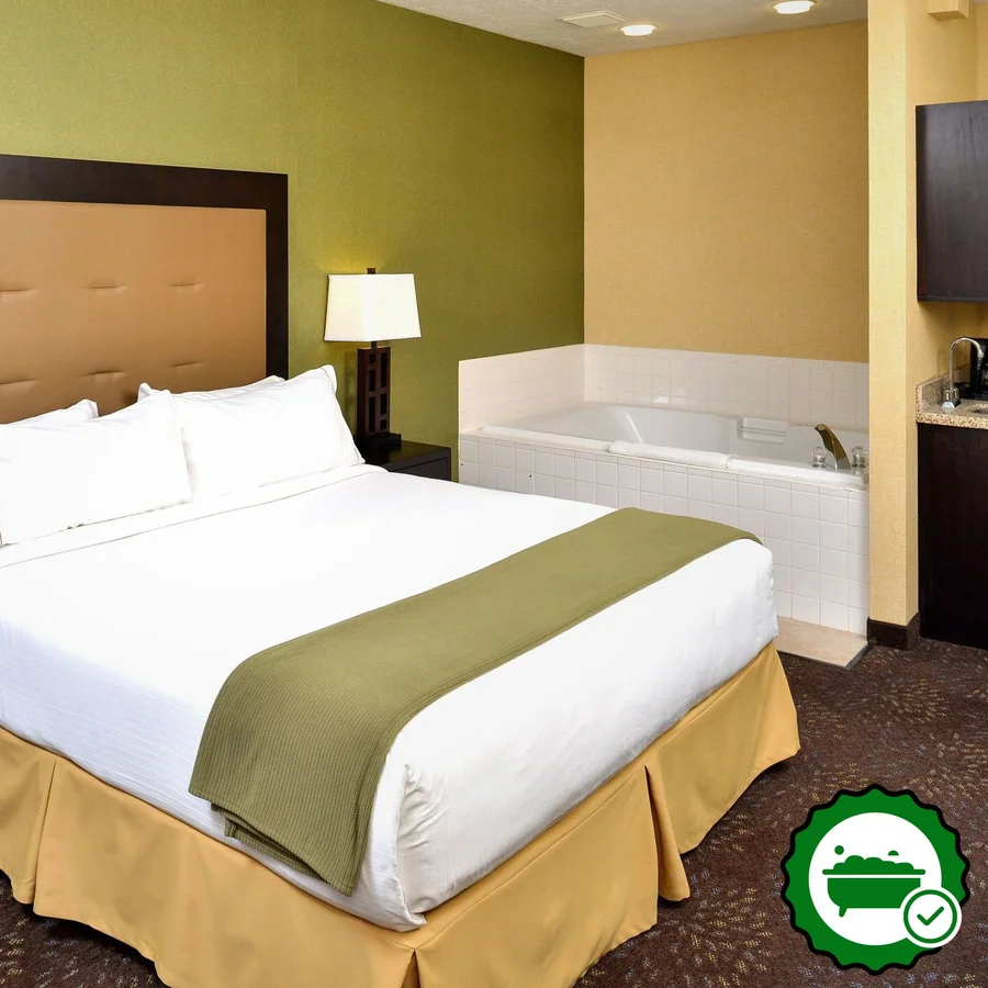 Holiday Inn Express & Suites Charlotte, An IHG Hotel - Verified Jacuzzi In-Room