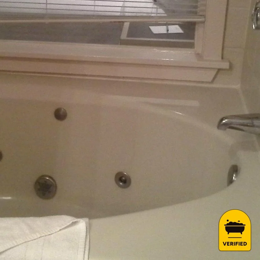 Royal Suites at  Atlantic Palace: the One-Bedroom Jacuzzi Suite in Atlantic City, NJ