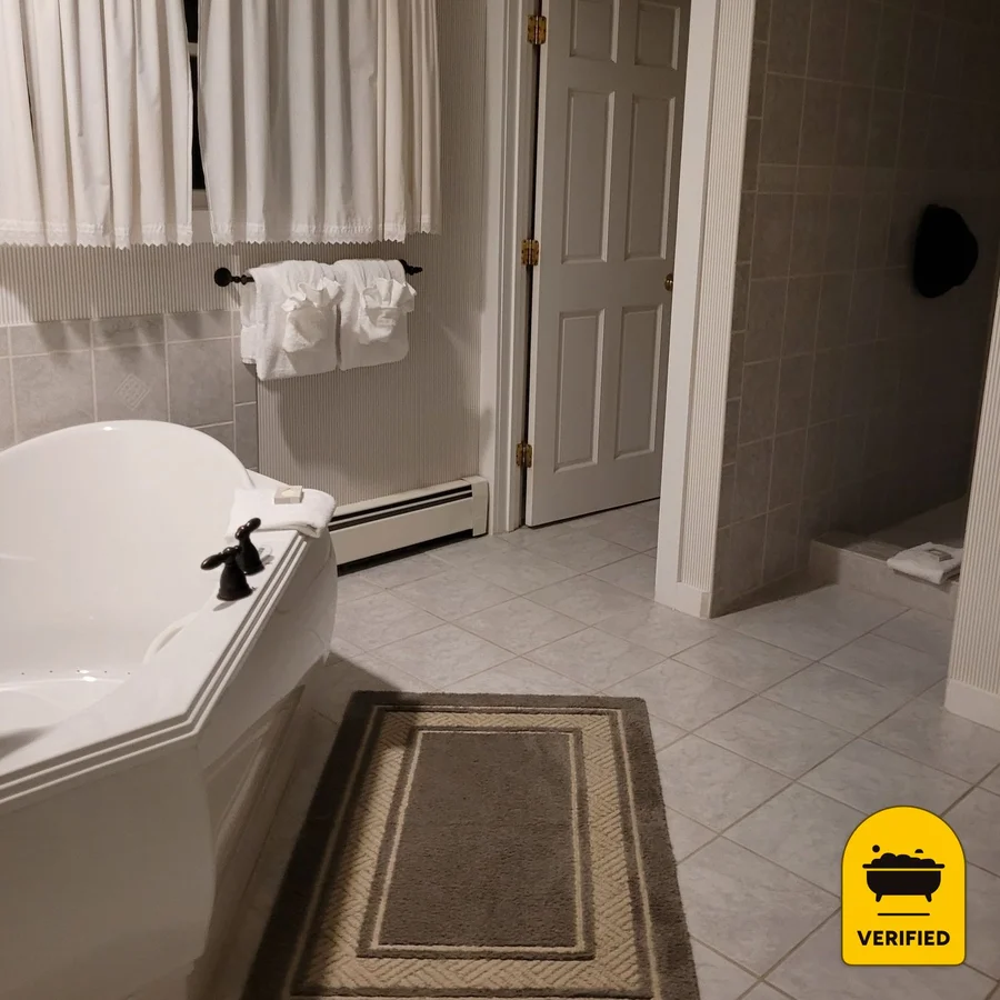 The Manchester View: the Norman Rockwell Jacuzzi Suite in Manchester, VT