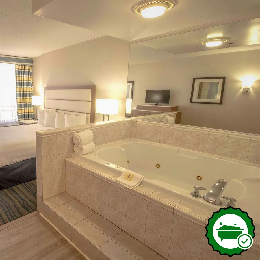 Wyndham Virginia Beach Oceanfront - Verified Jacuzzi In-Room