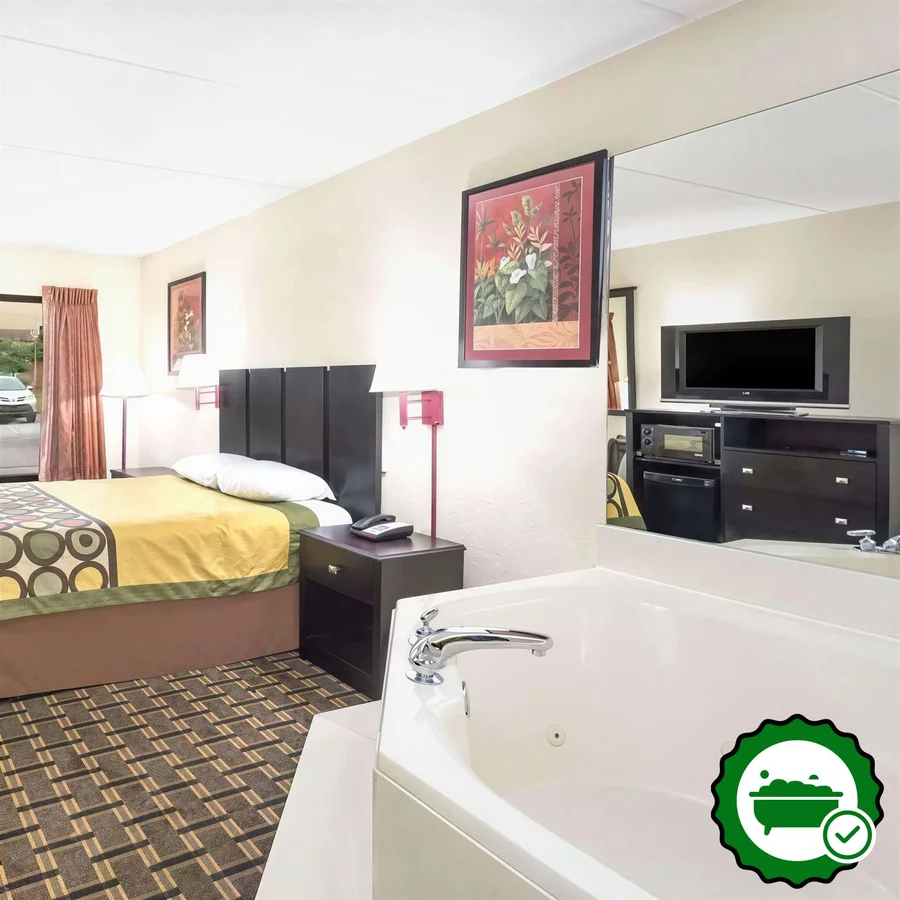 Super 8 by Wyndham Decatur/Lithonia/Atl Area - Verified Jacuzzi In-Room