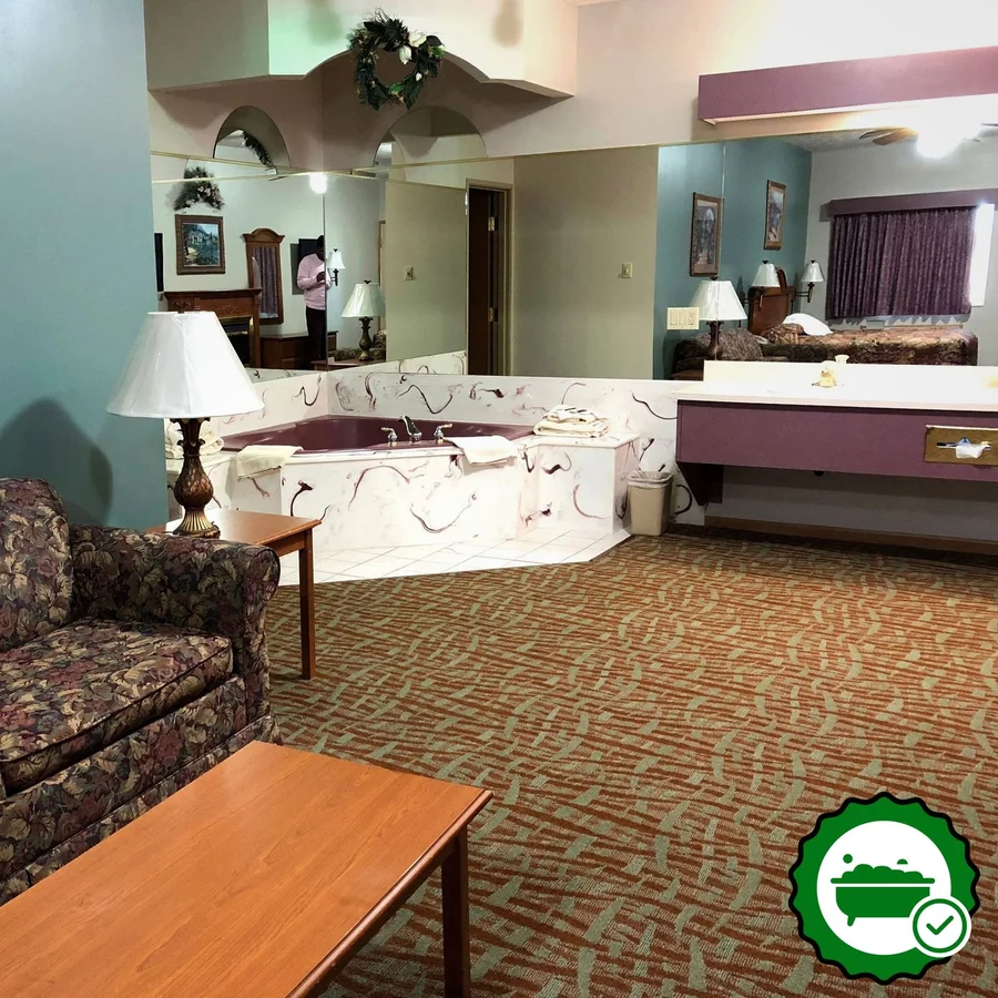 Countryside Suites Omaha - Verified Jacuzzi In-Room