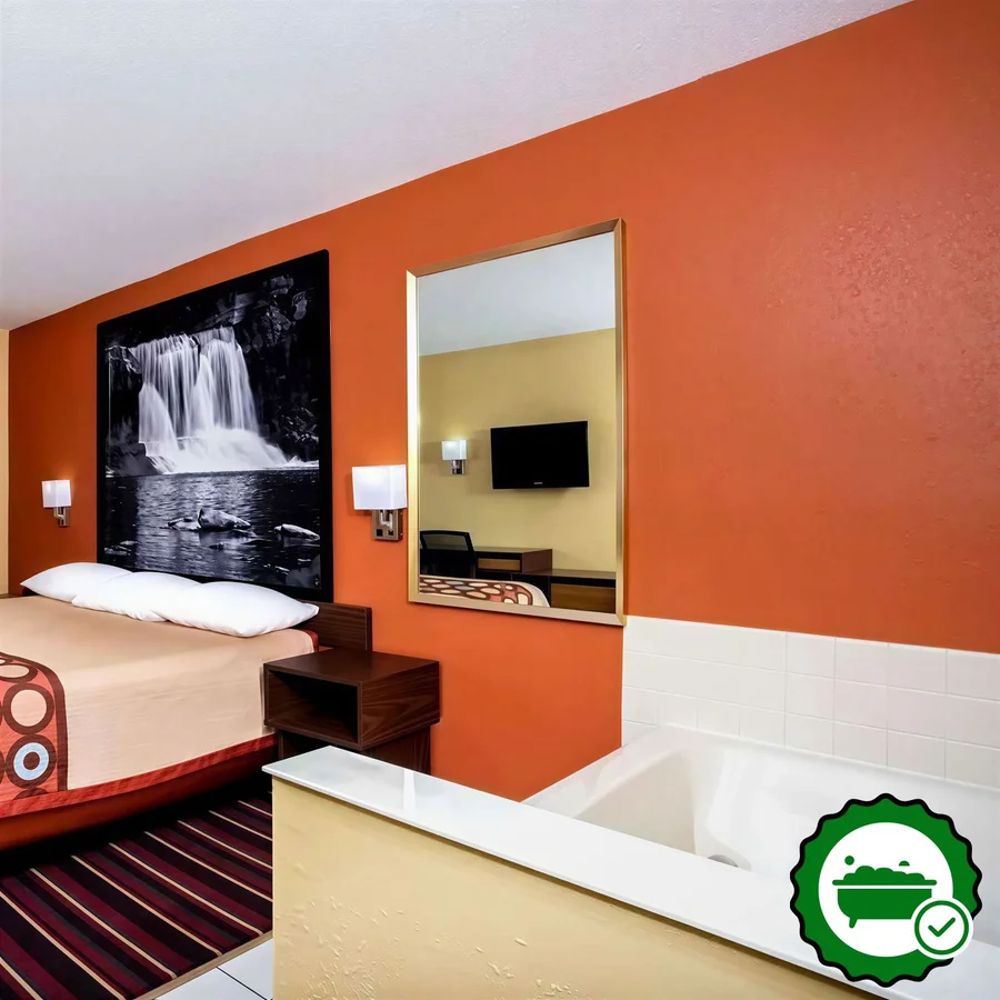 Super 8 by Wyndham Crawfordsville - Verified Jacuzzi In-Room