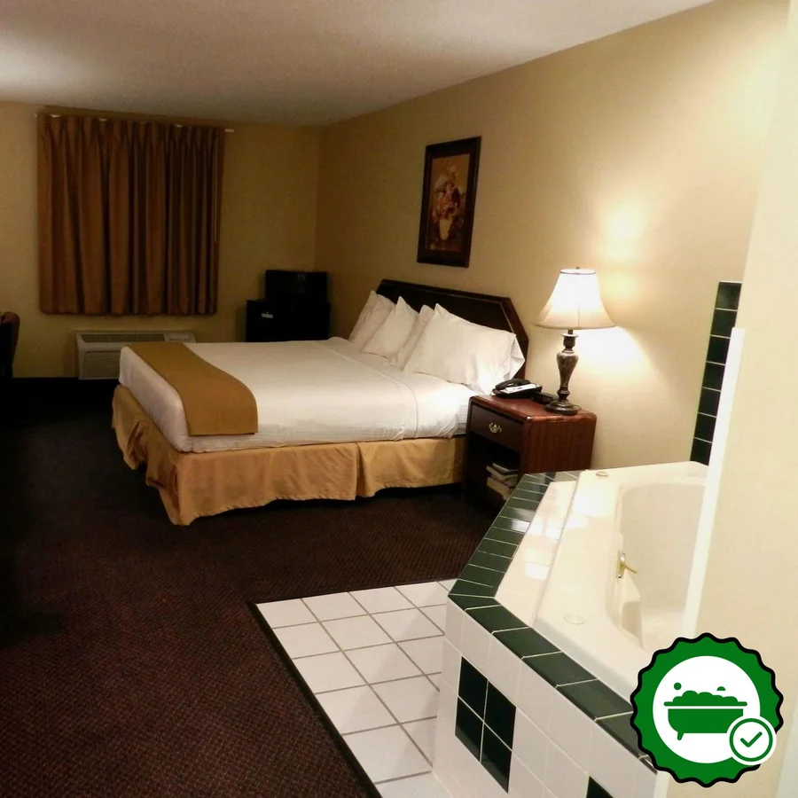 Bay Inn & Suites Troy - Verified Jacuzzi In-Room