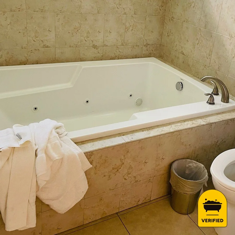 Colonial Inn: the King Jacuzzi Suite in Harbor Springs, MI