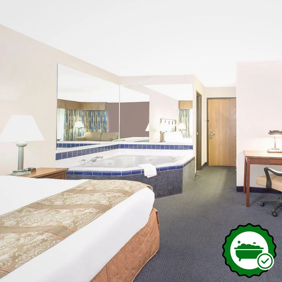 Baymont by Wyndham Boone - Verified Jacuzzi In-Room
