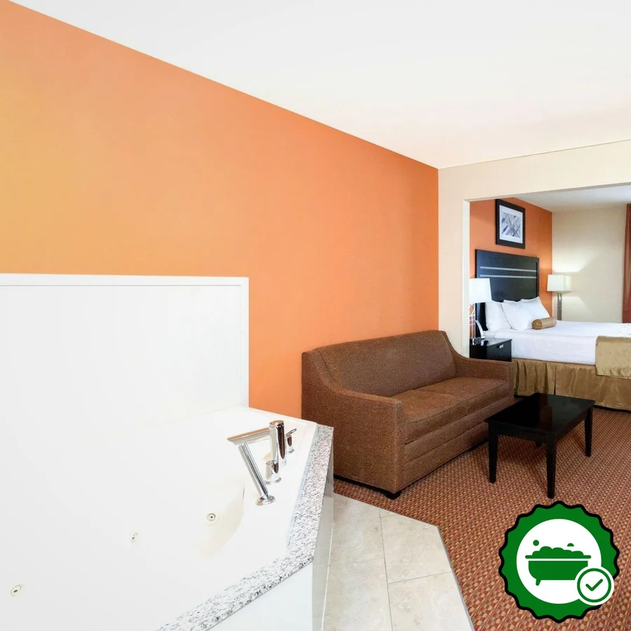 La Quinta Inn & Suites By Wyndham Tulsa Midtown - Verified Jacuzzi In-Room