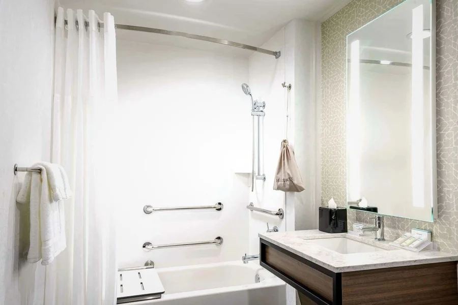 Hilton Garden Inn Annapolis Downtown - Featured hot tub
