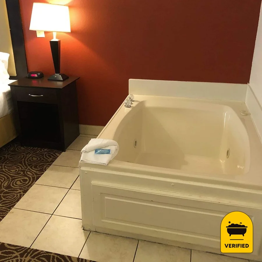 Country Inn & Suites by Radisson, Murrells Inlet, SC: the Jetted Tub Suite in Murrells Inlet, SC