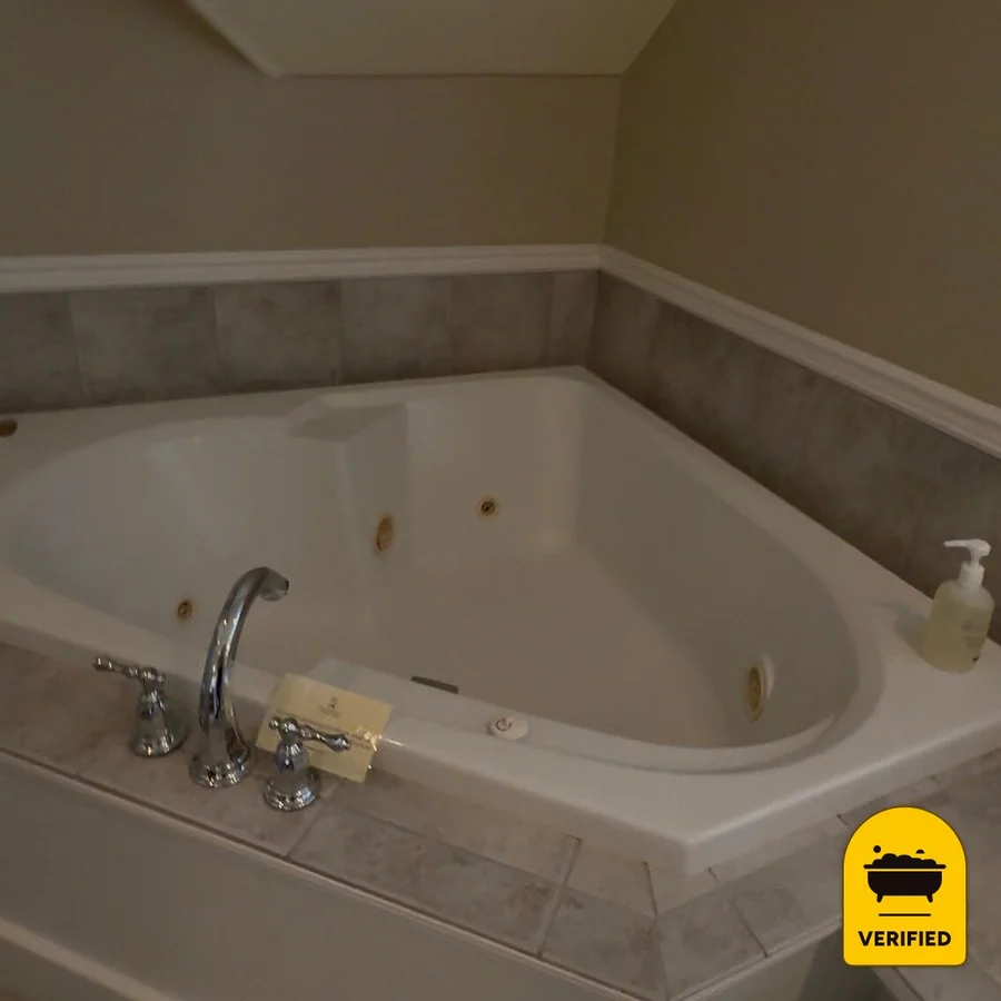 Tucker House Inn: the Evening Star Jetted Tub Room in San Juan Island, WA