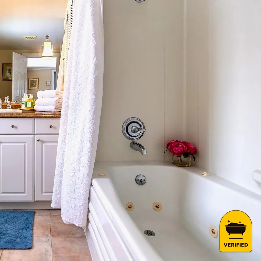 Wilburton Inn: the Bridal Jacuzzi Suite in Manchester, VT