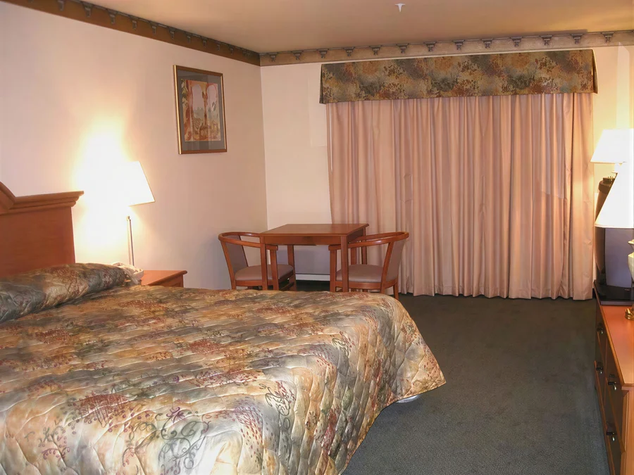 Palace Inn & Suites - Guest Room image