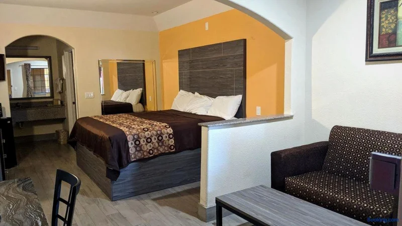Regency Inn and Suites Galena Park - Guest Room image