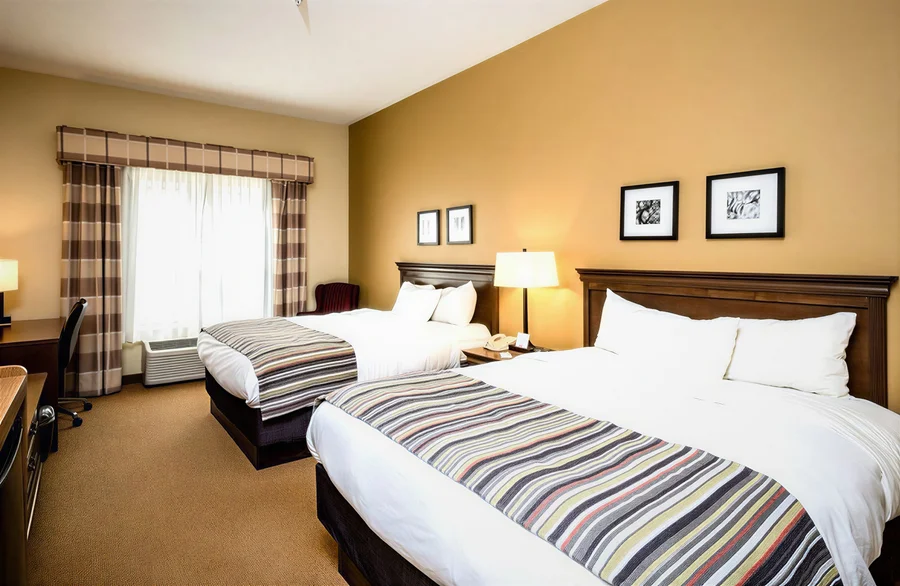 Country Inn & Suites by Radisson, Salina, KS - Guest Room image