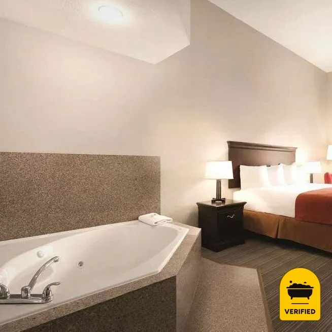 Country Inn & Suites by Radisson, St. Petersburg - Clearwater, FL: the King Spa Suite in Pinellas Park, FL