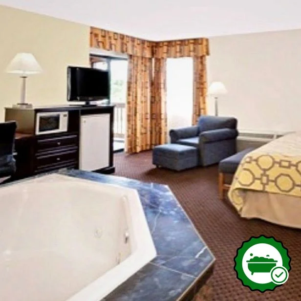 Baymont by Wyndham Battle Creek Downtown - Verified Jacuzzi In-Room